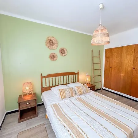 Joli T2 A Deux Pas Des Plages Six-fours Apartment